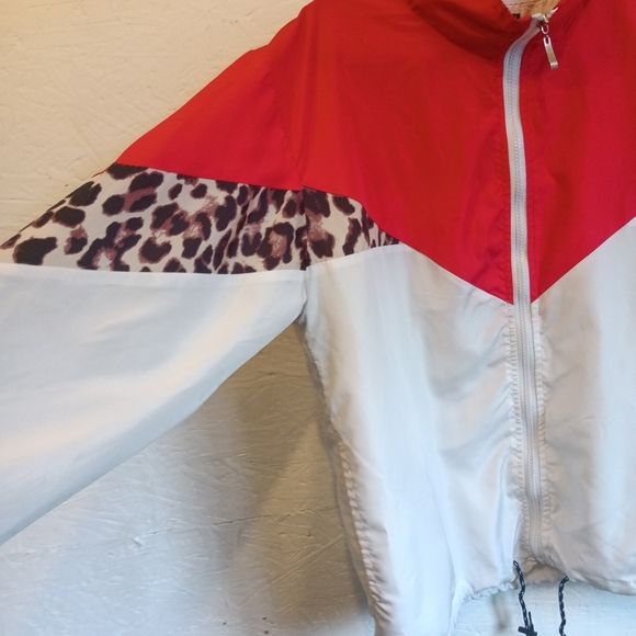 Stylish Red and White Women's Jacket Possibly Vintage - Picture 2 of 10